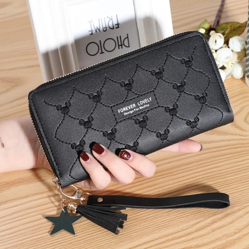 Women's leather clutch wallet with card slots and cash compartment